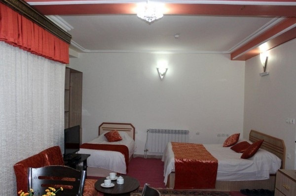 اتاق سه تخته هتل قصر اسکو
